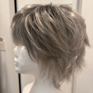 GRAY Pixie Wig! Light & Medium Grey! Basic Average size cap! Great condition!